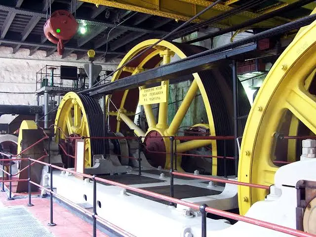 555dfee196ed4eaeb23972512409f1eb